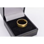 A gold wedding band, hallmarked 22ct, 6.1g.