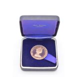 Coins: a cased 1973 Bahamas Independence 12ct gold $50, 15.9g.