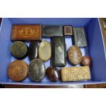 A collection of boxes, to include: horn, tortoiseshell, marquetry, papier mache examples, etc. (14)