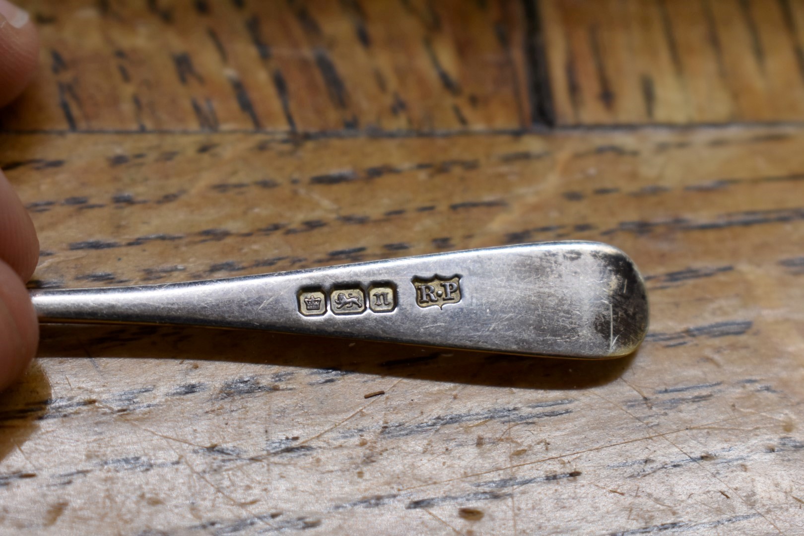 A cased set of six Edwardian silver coffee spoons, by Robert Pringle & Sons, Sheffield 1905, 43g. - Image 3 of 3