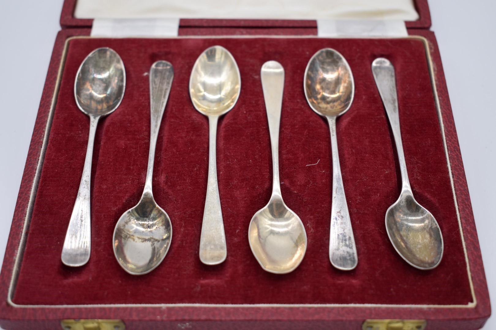 A cased set of six Edwardian silver coffee spoons, by Robert Pringle & Sons, Sheffield 1905, 43g. - Image 2 of 3