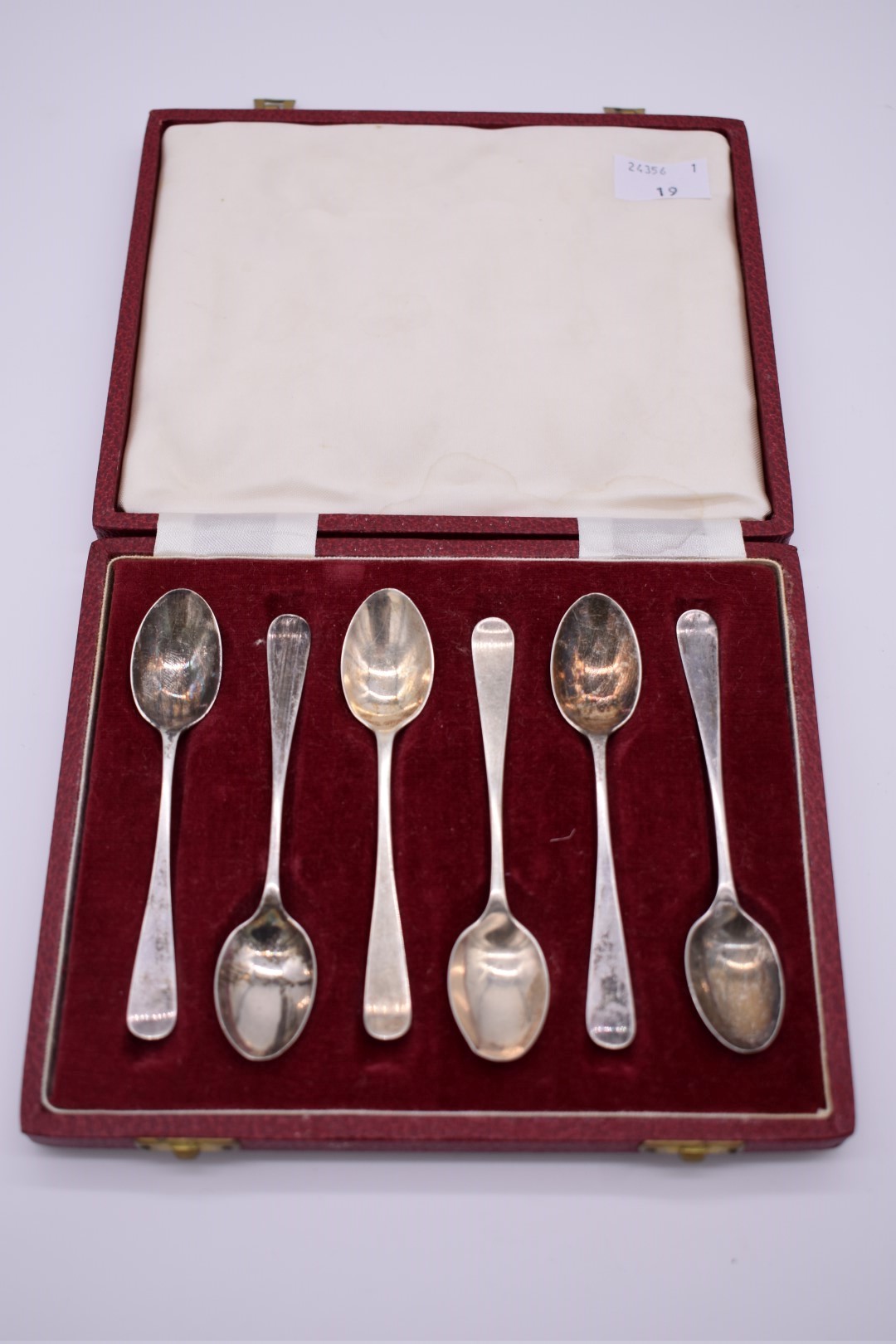 A cased set of six Edwardian silver coffee spoons, by Robert Pringle & Sons, Sheffield 1905, 43g.