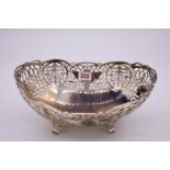 A silver oval fruit basket, by J B Chatterley & Sons Ltd, Birmingham 1962, 28.5cm diameter, 610g.