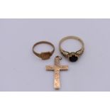 Two 9ct gold rings, one gem set; and a pendant cross, stamped 9ct, gross weight 4.7g.