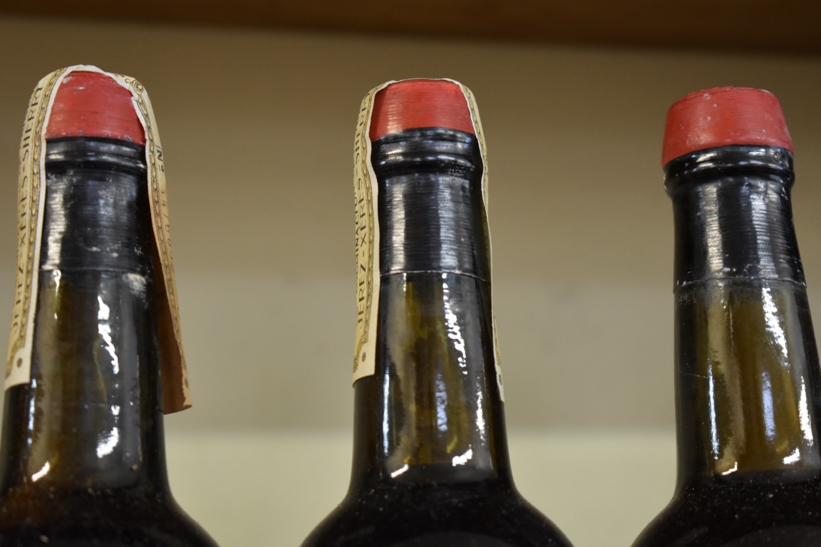 Six half bottles of Tres Cortados sherry, Antonio de la Riva, 1940s bottling. (6) - Image 3 of 5
