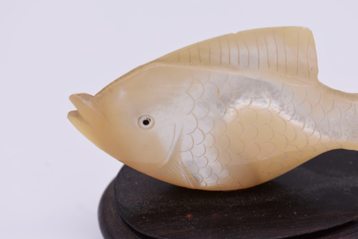 A Chinese carved mother-of-pearl fish, on wood base, 8.5cm long. - Image 2 of 4