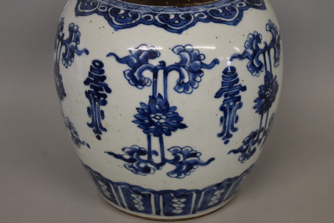 WITHDRAWN FROM SALE A Chinese blue and white jar, 18th century. - Image 3 of 5