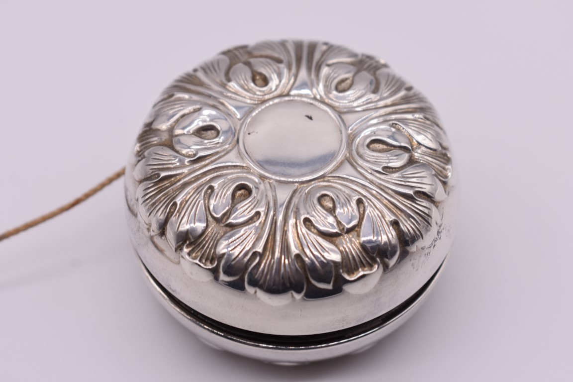 A sterling silver mounted yo-yo, by Gorham, 5.5cm diameter. - Image 2 of 2