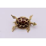 An enamel gold turtle brooch, stamped Italy 18k, 3cm, 5.8g total weight.