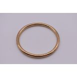 A gold slave bangle, hallmarked 375, 8g.