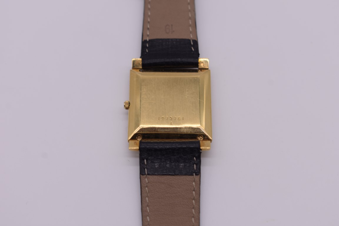 A vintage Jaeger le Coultre 18K gold manual wind wristwatch, 27mm, the case stamped 18k and numbered - Image 3 of 3