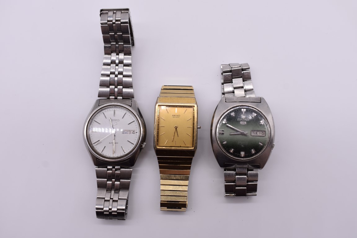 A vintage Seiko 5 stainless steel automatic wristwatch, 36mm, case no. 246813; together with two