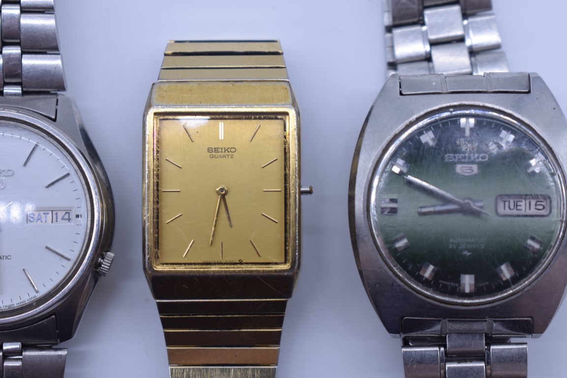 A vintage Seiko 5 stainless steel automatic wristwatch, 36mm, case no. 246813; together with two - Image 2 of 3