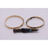 A Scottish dirk brooch, set agate, 8cm long; together with two rolled gold bangles. (3)