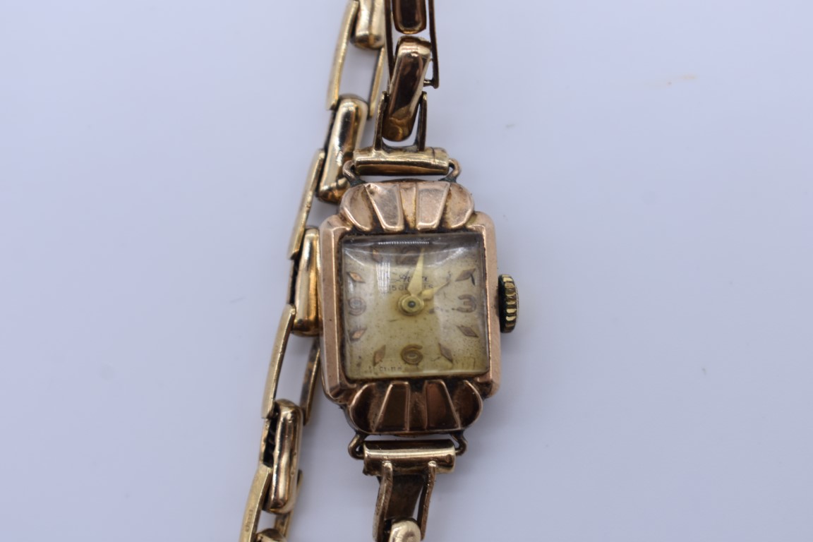 A vintage Avia 9ct gold manual wind ladies watch, 8.1g. - Image 2 of 2