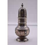 A large silver caster, by Robert Pringle, Chester 1931, 18.5cm high, 274.5g.
