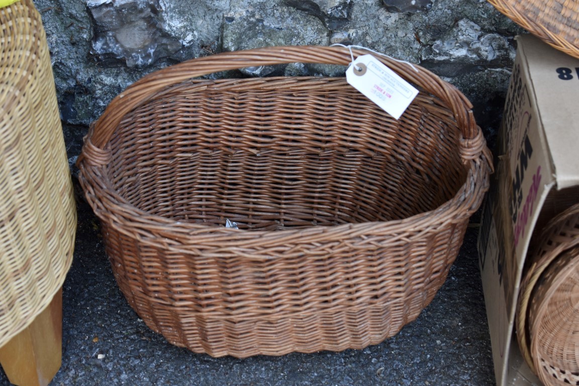 A quantity of wicker baskets and similar. This lot can only be collected on Saturday 5th - Image 3 of 5