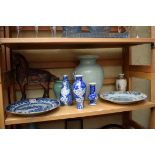 A collection of Chinese and Japanese ceramics and other items, (s.d.).