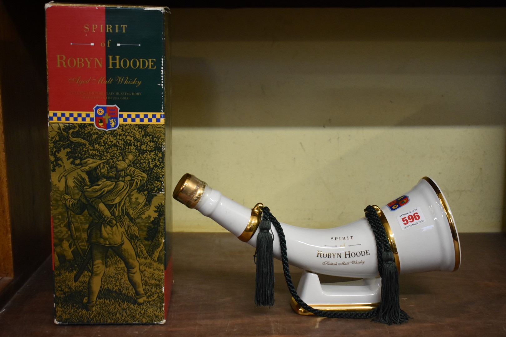 A 75cl decanter of Spirit of Robyn Hoode whisky, in Wade hunting horn, with stand, in card box.