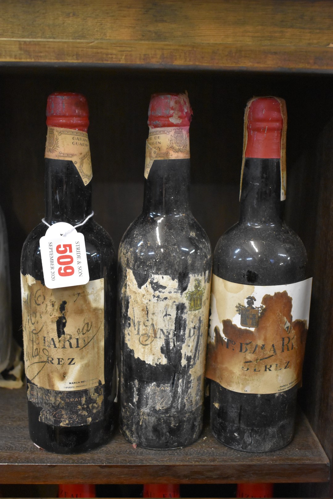 Three half-bottles of sherry, Antonio de la Riva (1940s bottling). (3)