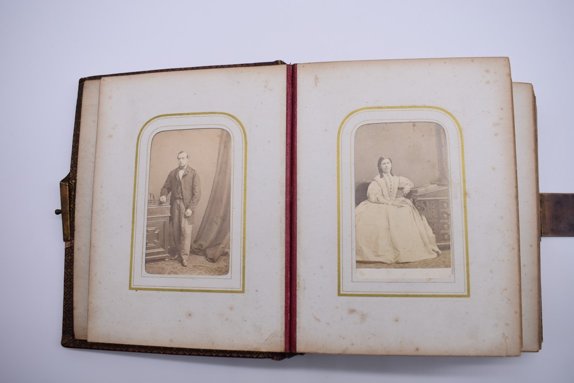 CARTES DES VISITES: a quantity contained in small album of period. (An album) - Image 3 of 6