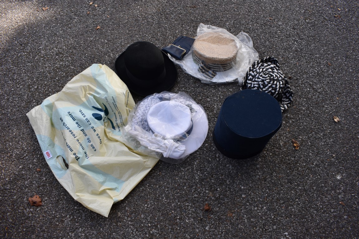 A small collection of hats and a purse. This lot can only be collected on Saturday 10th October. (