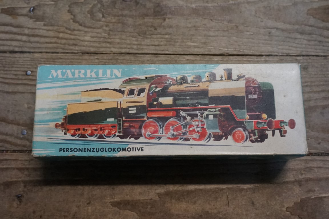 A collection of Marklin OO gauge railway items, most boxed. - Image 2 of 6