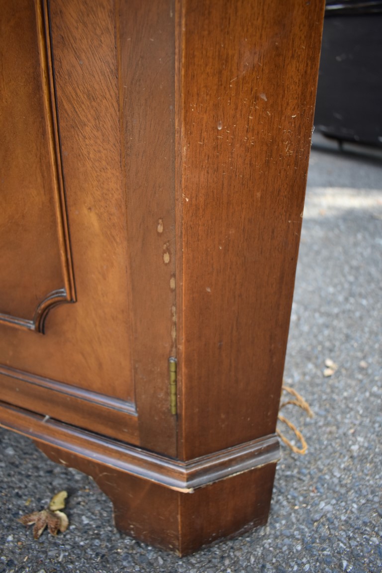 A reproduction mahogany standing corner cupboard. This lot can only be collected on Saturday 10th - Image 3 of 3