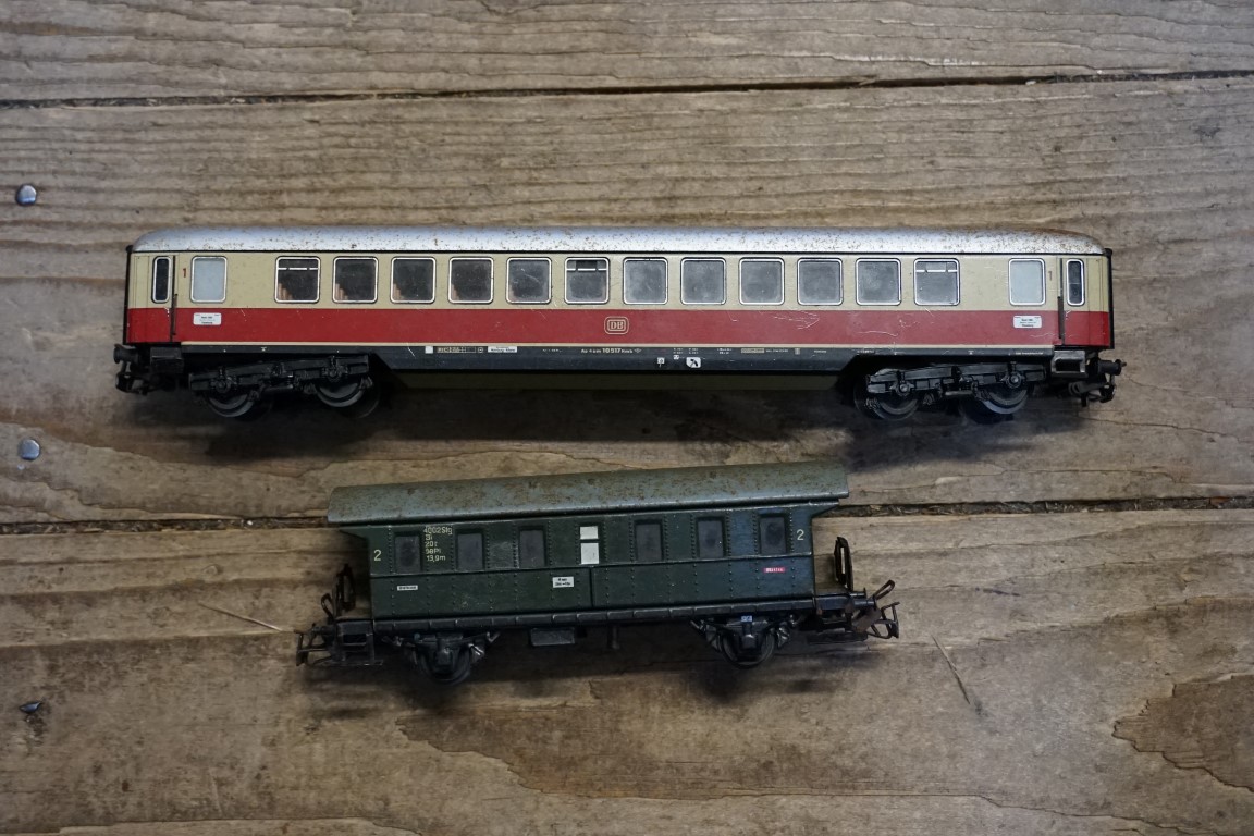 A collection of Marklin OO gauge railway items, most boxed. - Image 5 of 6