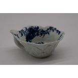 A Worcester first period blue and white leaf form pickle dish, 9cm long.