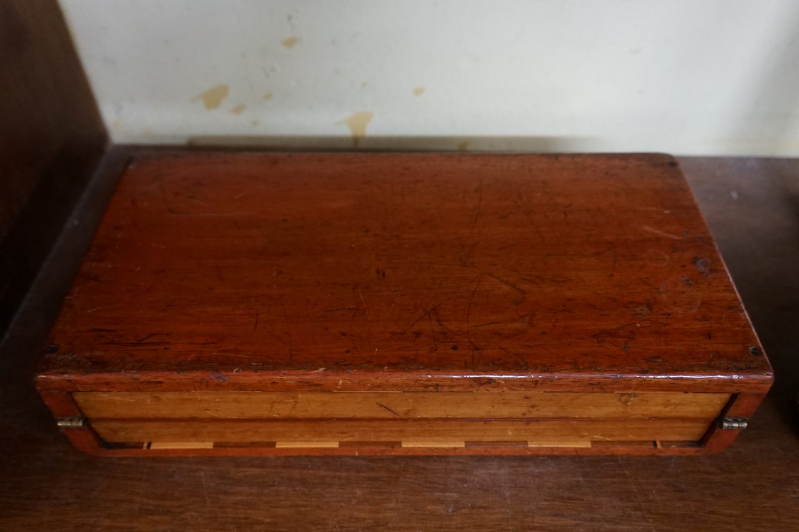 A Victorian mahogany folding chessboard, with bone chess set, the board 30.5cm wide. - Image 11 of 12