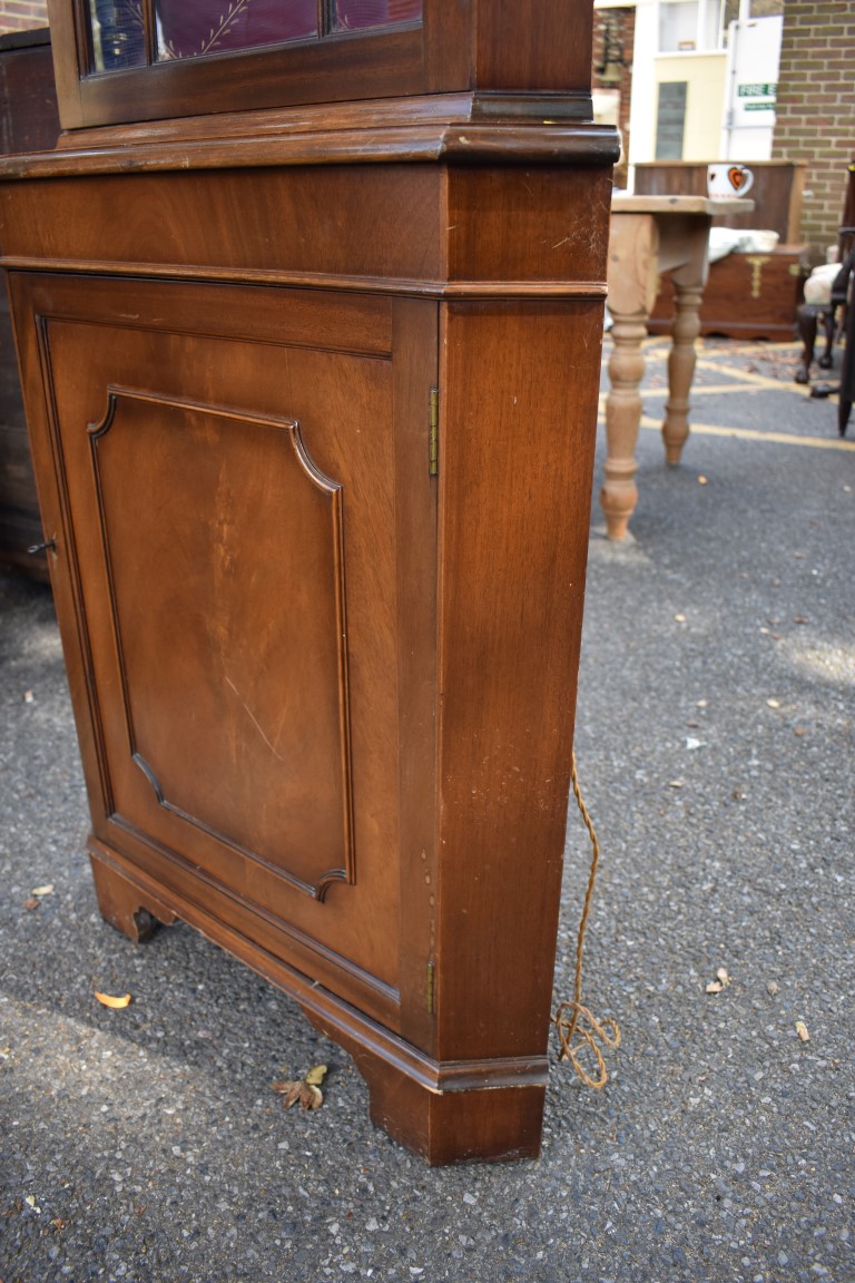 A reproduction mahogany standing corner cupboard. This lot can only be collected on Saturday 10th - Image 2 of 3