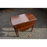 An Edwardian mahogany oval small pembroke table, 93cm extended.This lot can only be collected on
