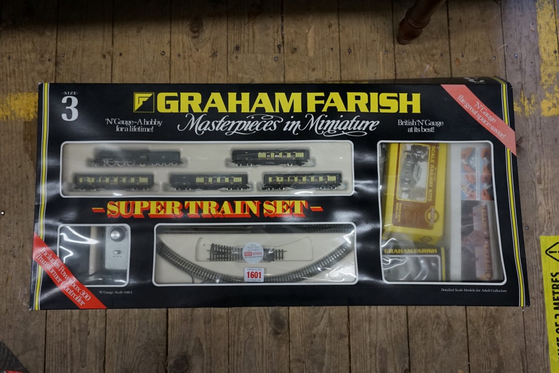 A boxed Graham Farish N gauge train set, no. 8250, Class A3 Tender Loco Pullman (Queen of Scots),