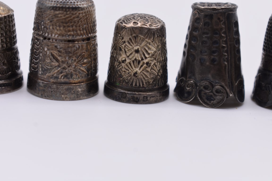 Six silver thimbles, 20.5g; together with two others. (8) - Image 4 of 4