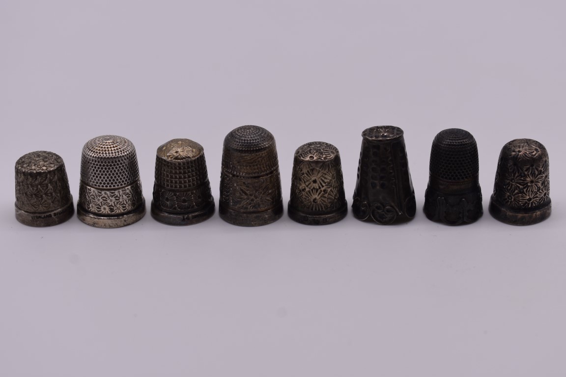 Six silver thimbles, 20.5g; together with two others. (8)