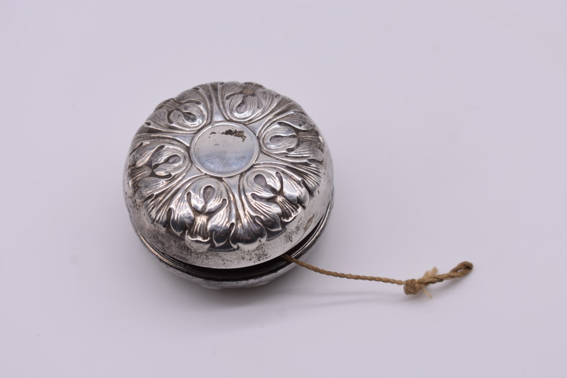 A sterling silver mounted yo-yo, by Gorham, 5.5cm diameter.