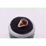 A cabochon garnet gold ring, hallmarked 375, 2.9g gross weight.