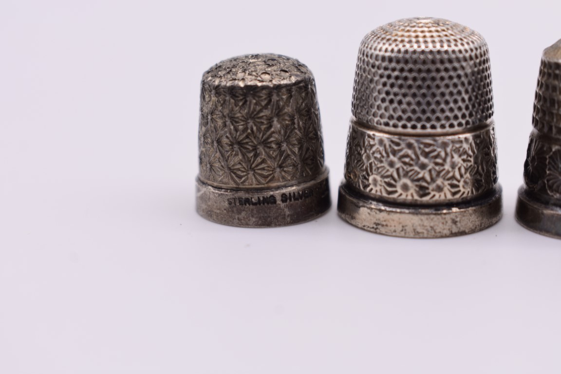 Six silver thimbles, 20.5g; together with two others. (8) - Image 3 of 4