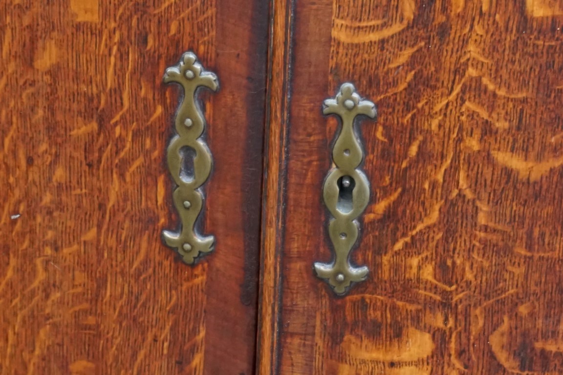 An oak and mahogany veneered bow front hanging corner cupboard, 104cm high x 68cm wide. This lot can - Image 2 of 4