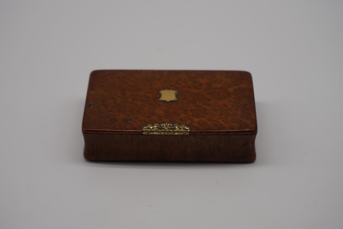 A Georgian burr yew and gilt metal mounted snuff box, 8.9cm wide. - Image 2 of 3