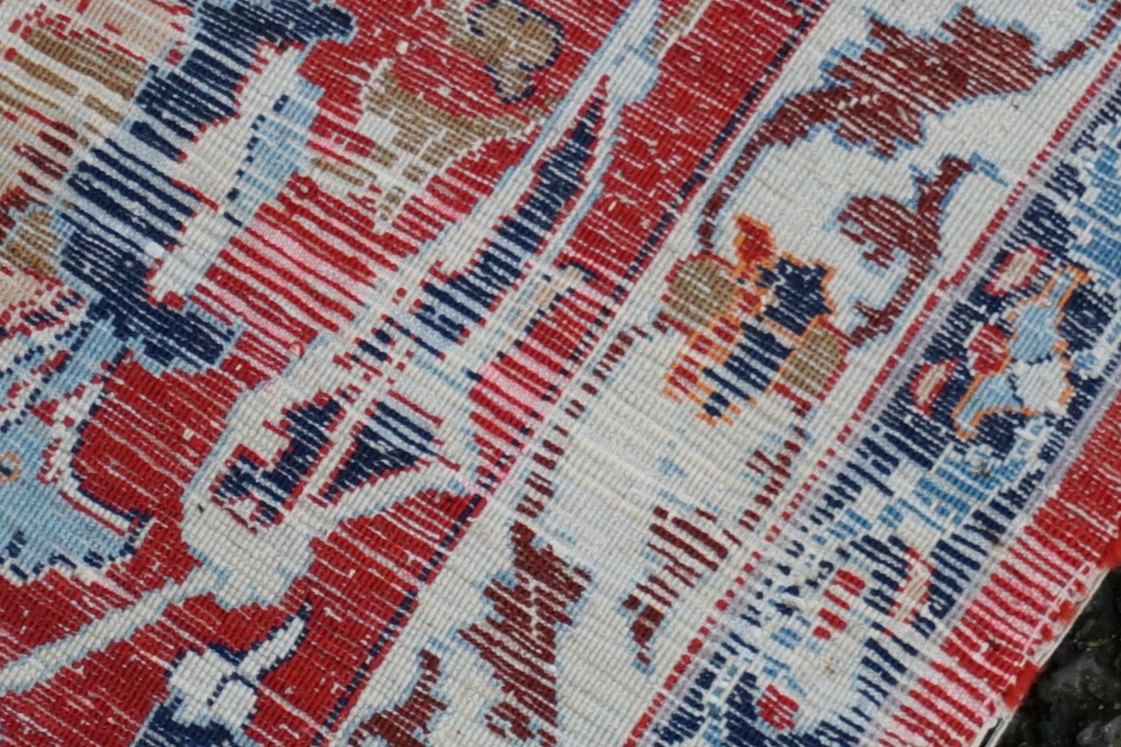 A signed Isfahan rug, 240 x 148cm. - Image 19 of 20