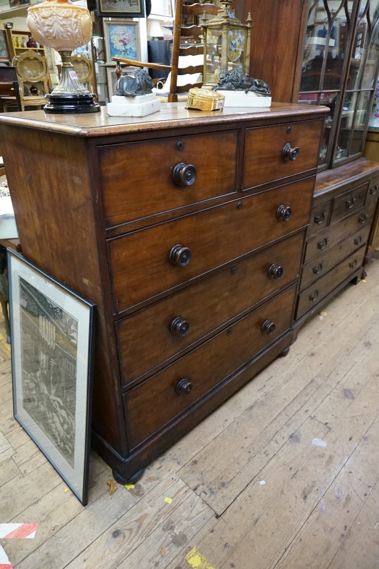 A 19th century mahogany chest of drawers, 117cm wide.