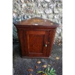 An antique oak hanging corner cupboard, 70cm high.This lot can only be collected on Saturday 19th