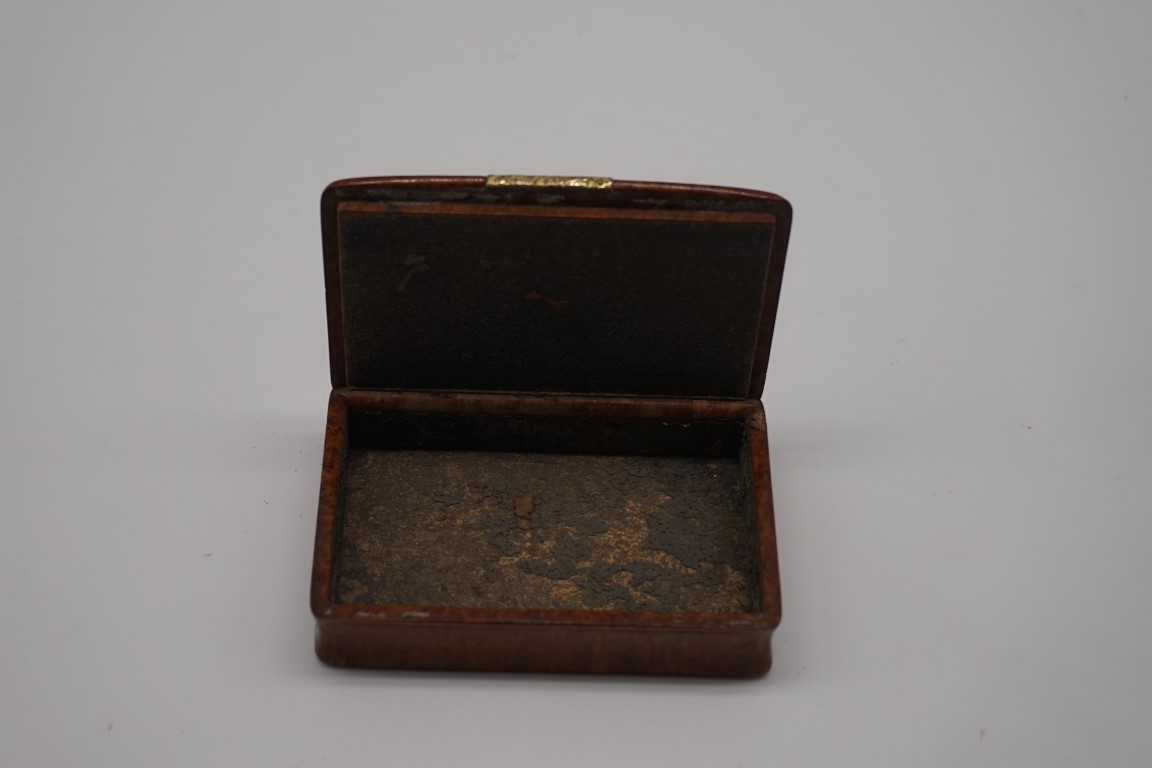 A Georgian burr yew and gilt metal mounted snuff box, 8.9cm wide. - Image 3 of 3