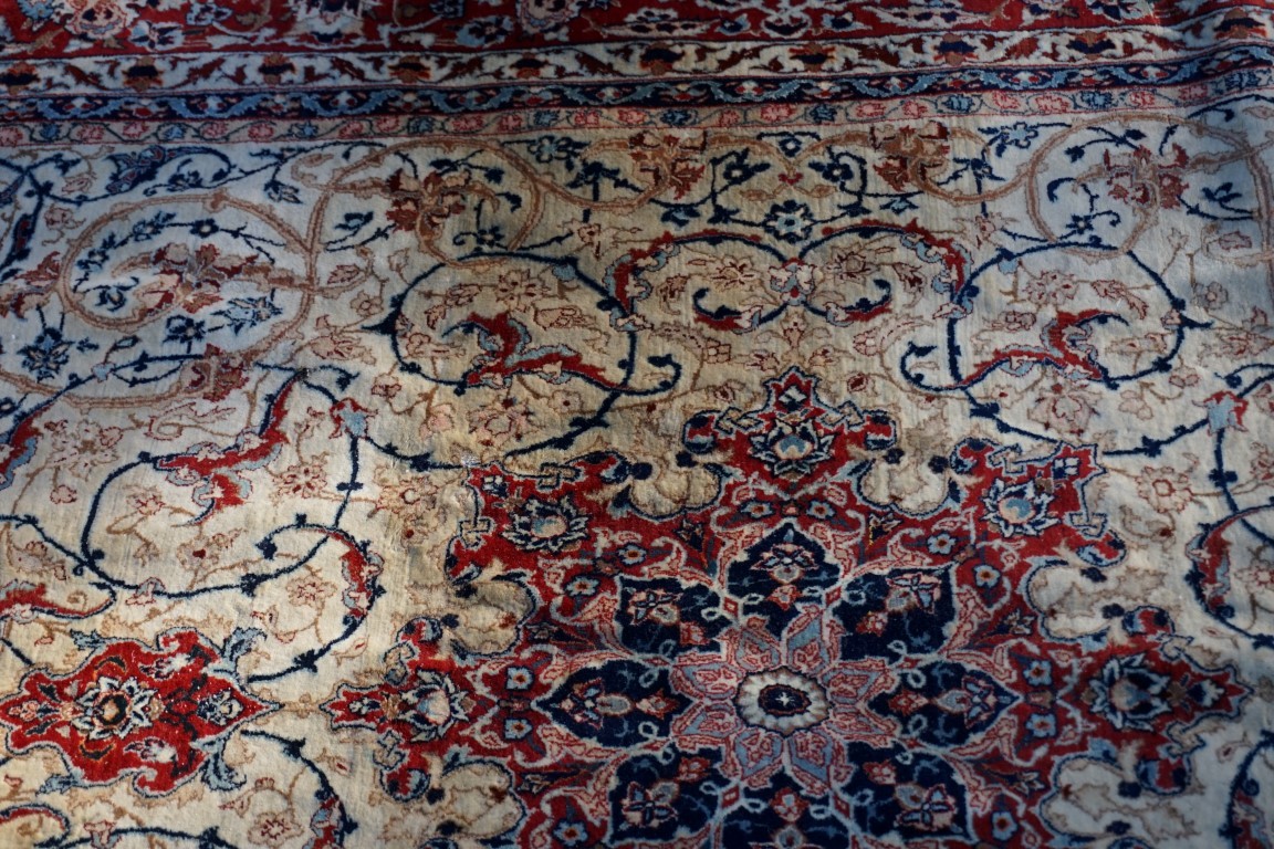 A signed Isfahan rug, 240 x 148cm. - Image 4 of 20