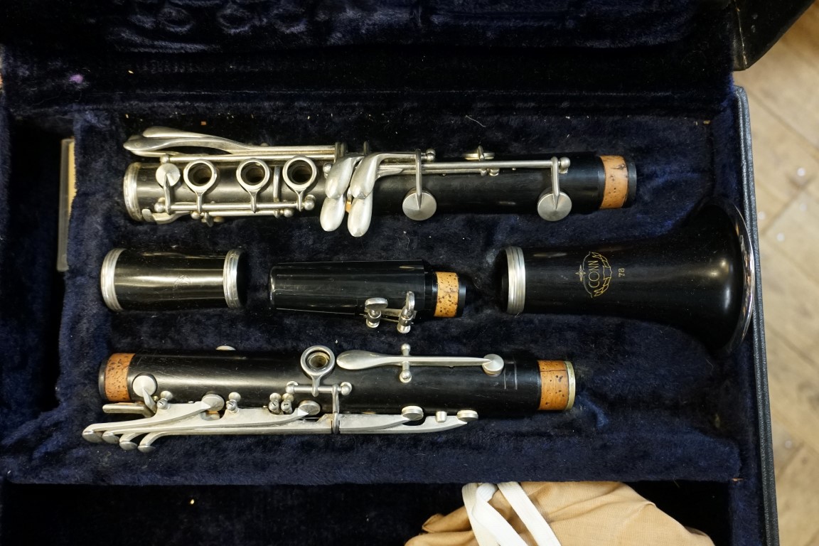 A Conn symphony clarinet, No. H76277, in fitted case. - Image 2 of 3