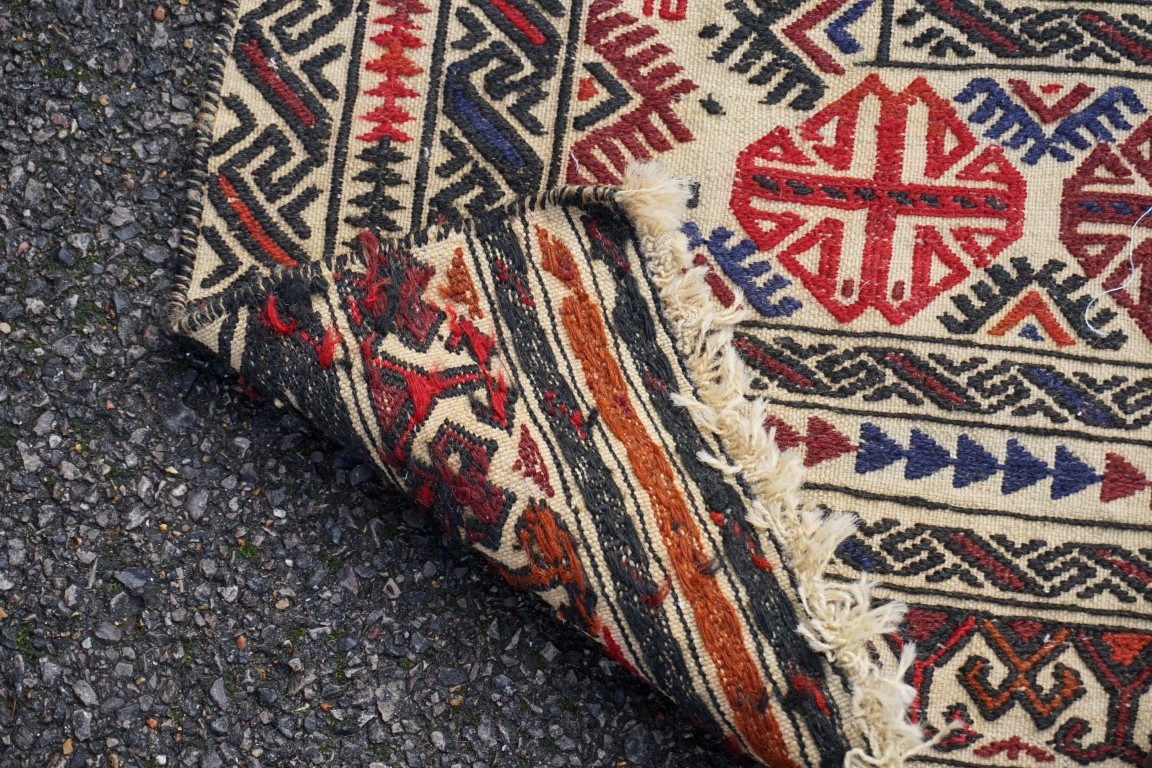 A Persian flatweave rug, having allover geometric design, 190 x 116cm. - Image 3 of 3