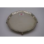 A silver salver, by Atkin Brothers, Sheffield 1956, 20.5cm diameter, 334.5g.