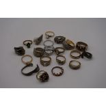 A collection of fashion rings. (21)